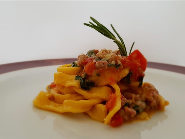 Tagliatelle con salsiccia e spinaci - Daniel Facen